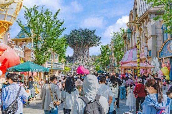 旗开网 郑州银基“五一”接待游客53.9万人次